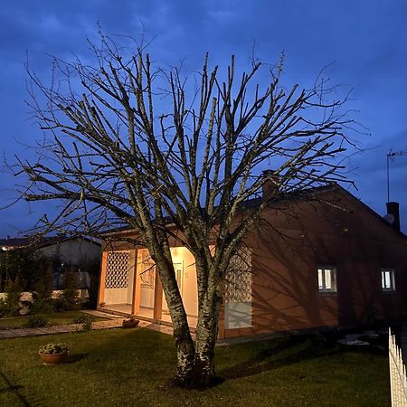 Moradia Alegre No Centro Da Vila Da Tocha. Екстериор снимка